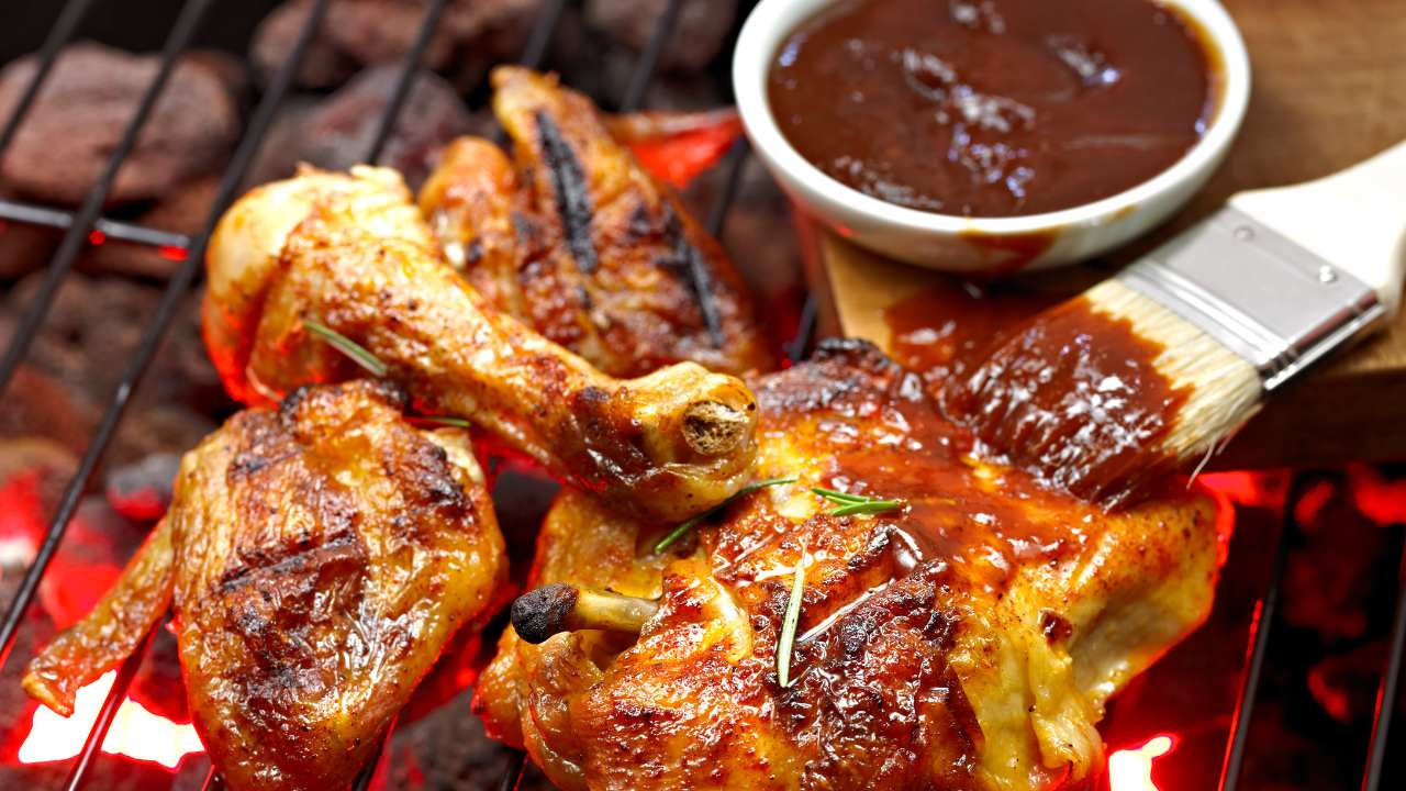 Saus BBQ: Saus Asap yang Menjadi Tren di Dapur Indonesia - Aneka Mesin
